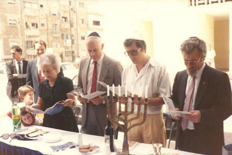 US Ambassador Brown, Shmuel Ben Tsvi, Yuli Kosharovsky (Pesach 1989)
